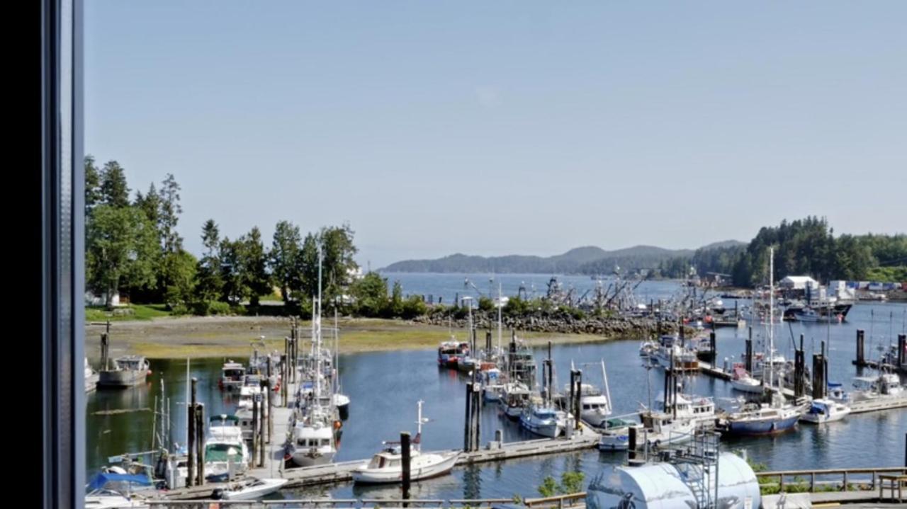 Quarterdeck Inn Port Hardy Exterior photo