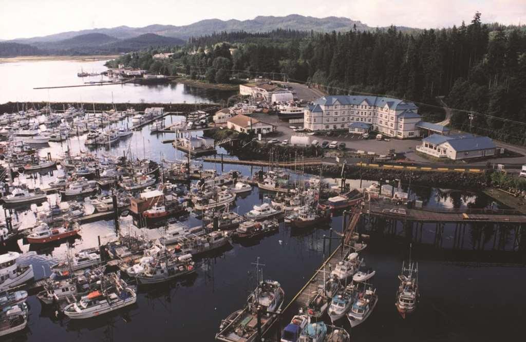 Quarterdeck Inn Port Hardy Exterior photo