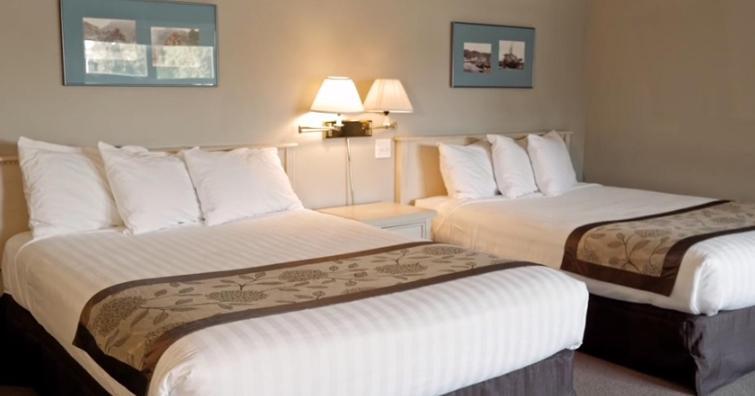 Quarterdeck Inn Port Hardy Room photo