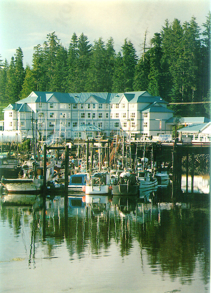 Quarterdeck Inn Port Hardy Exterior photo